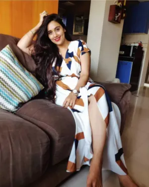 Aashna Noida Sector 45 Call Girl Genuine Service